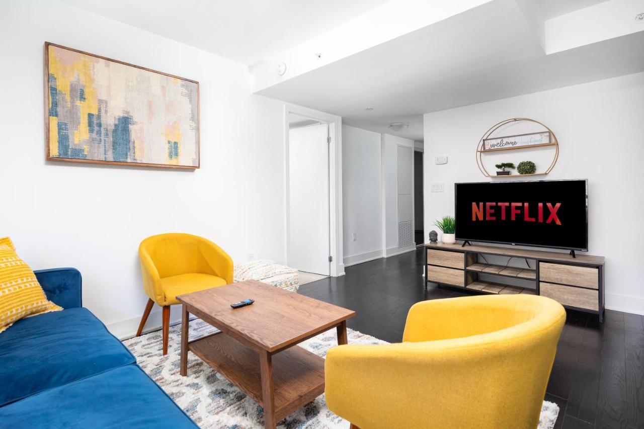 Upscale & Modern 2Bd + Den 2Ba Heart Of Downtown! Apartamento Toronto Exterior foto