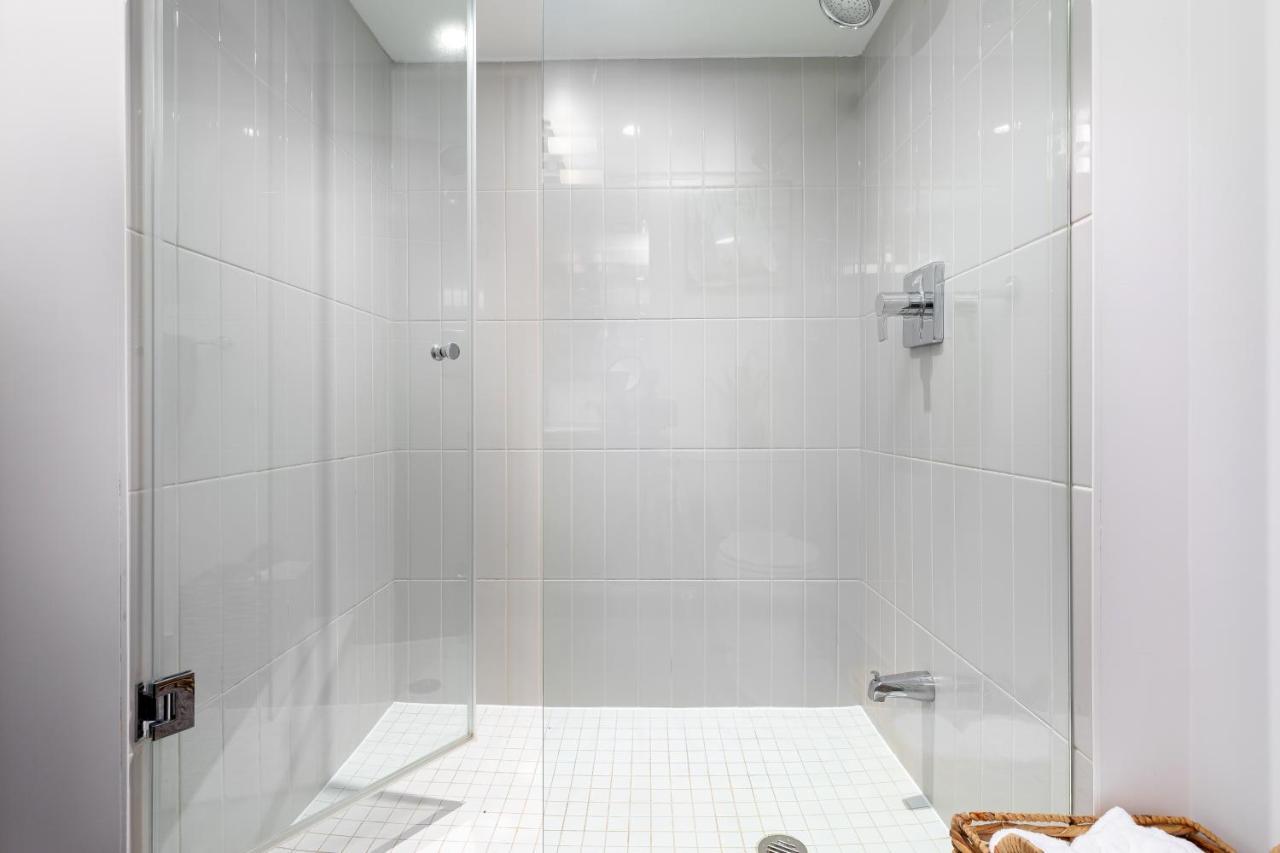 Upscale & Modern 2Bd + Den 2Ba Heart Of Downtown! Apartamento Toronto Exterior foto