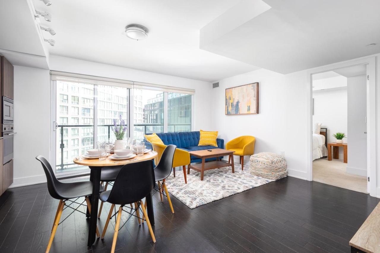 Upscale & Modern 2Bd + Den 2Ba Heart Of Downtown! Apartamento Toronto Exterior foto